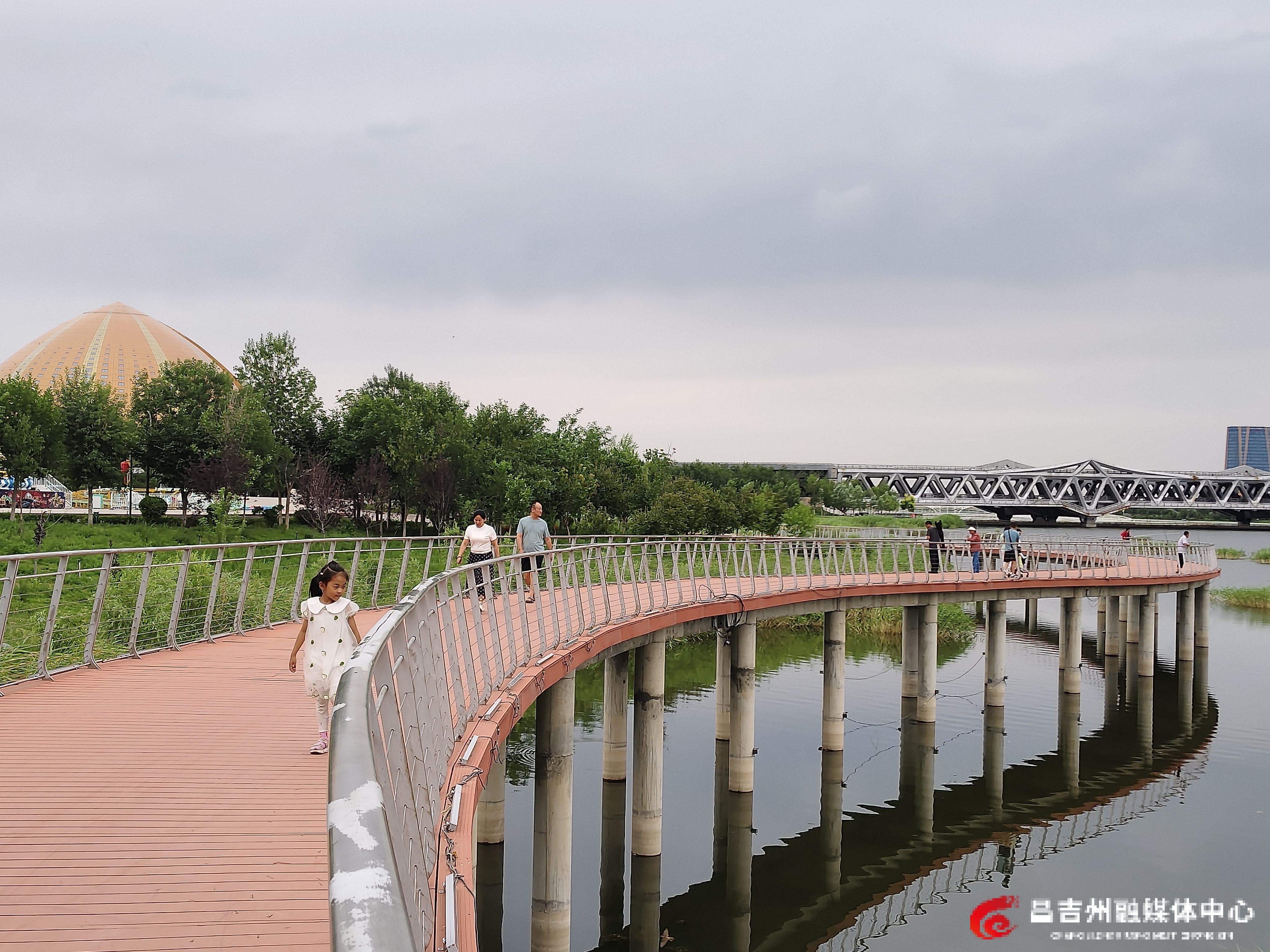 旅游1.jpg