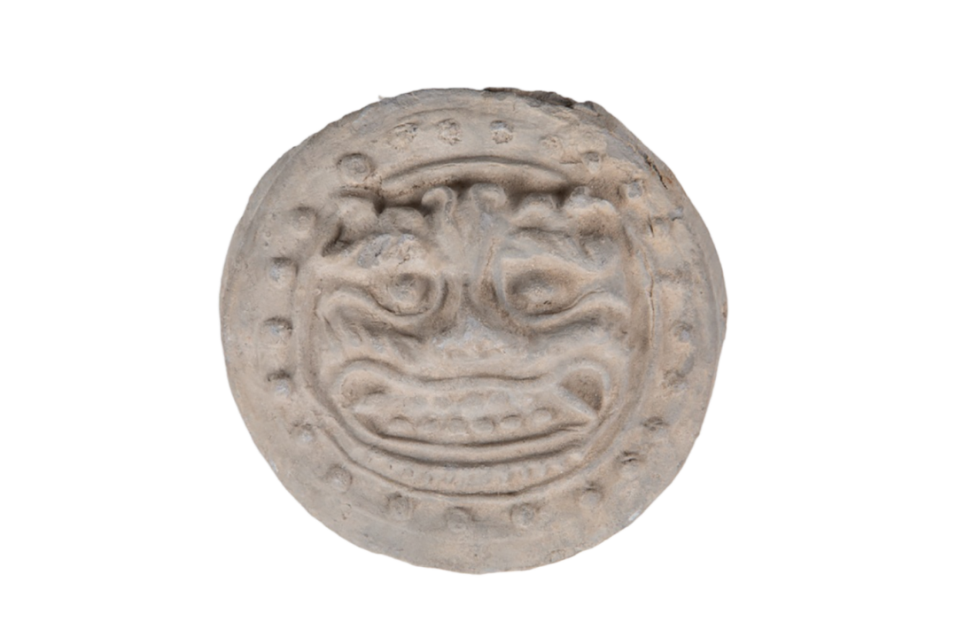 D97 兽面瓦当(唐 直径10.8 陶 周边残缺 1982年北庭故城采集 二级文物).png