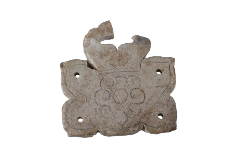 D1077 蝶形饰(唐 长4宽3.8 玉 微残 1981年北庭西寺出土).png