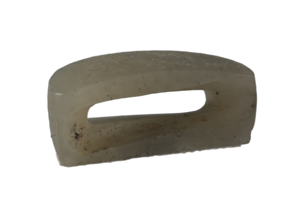 D1080 圭形饰(唐 长26宽0.9 玉 1981年北庭西寺出土).png