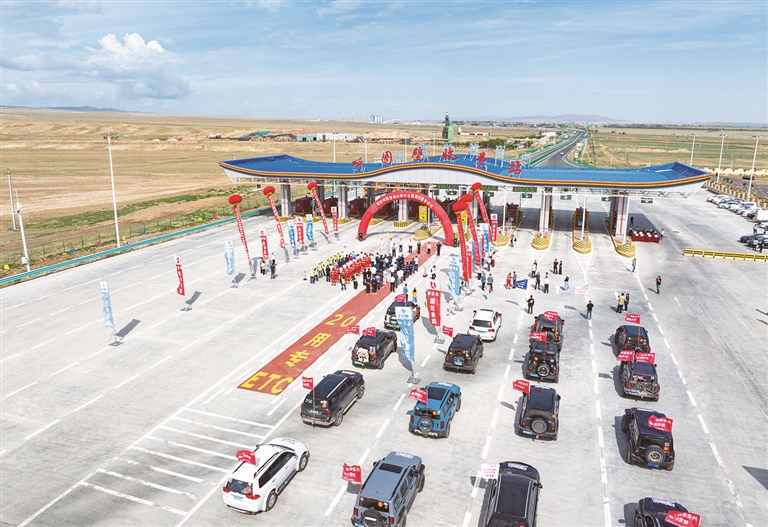 昌吉州西部南山伴行公路（一期）建成通车