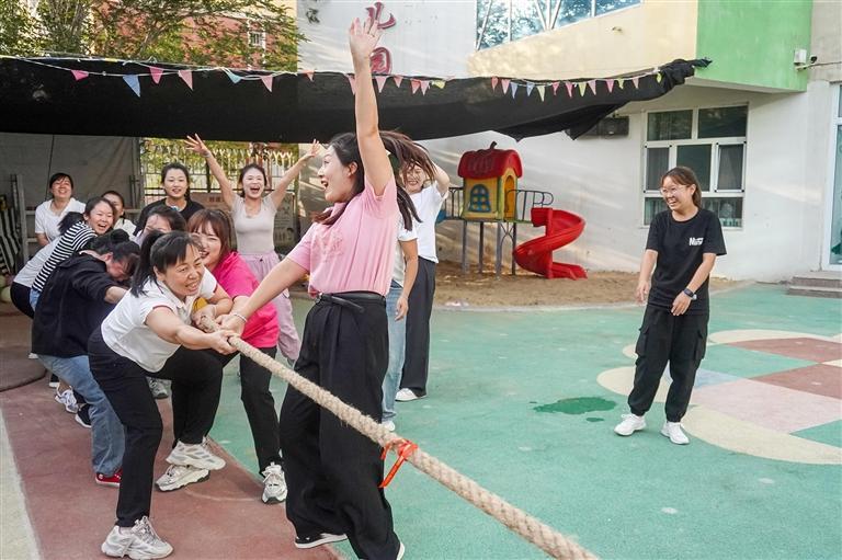 昌吉市第三幼儿园集团举办教师趣味运动会