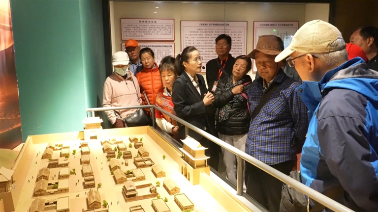 新疆是个好地方 醉美最近是昌吉 | 湖北旅游专列开进阜康 800多名游客领略边城之美