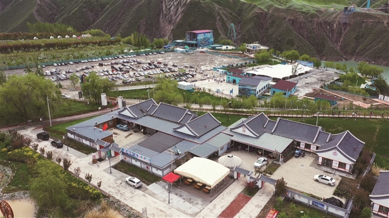 玛纳斯县坎苏瓦特村“五一”假期客流量增长50%
