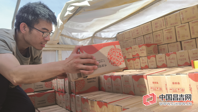 “90后”小伙做电商闯出一片天