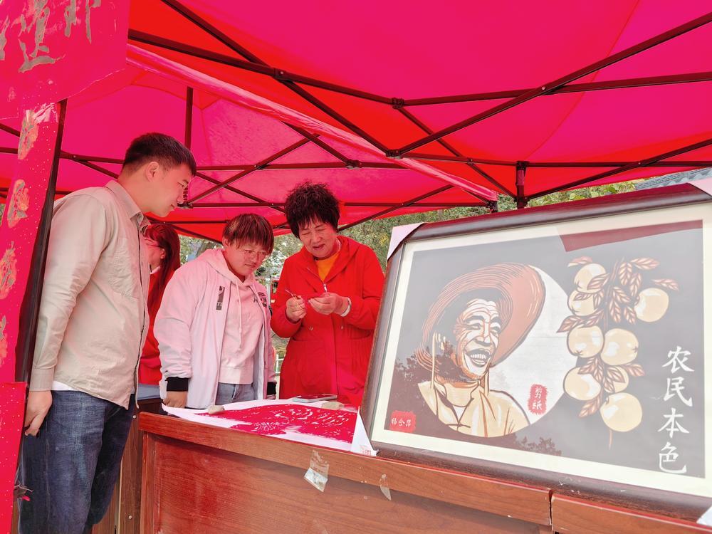 阜康市城关镇良繁中心村开展“体验非遗之美  传承文化之韵”非遗展示体验活动
