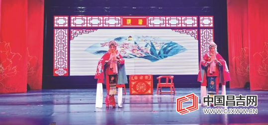 山西省太原市对口援疆文艺慰问演出在阜康市举行