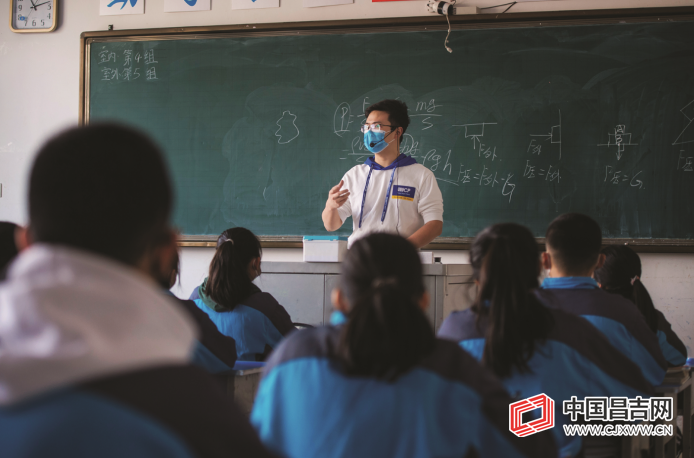 昌吉州初三,高三,中职毕业年级学生开学见闻