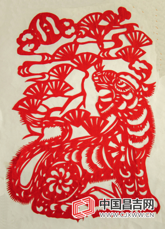 图为邓明芬的作品《虎虎生威》.