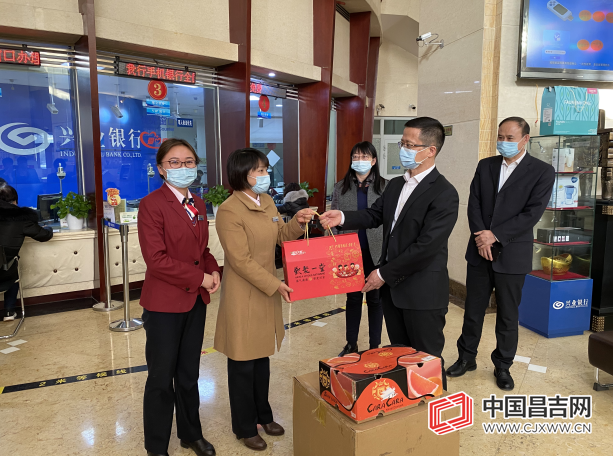 年终决算日 慰问暖人心