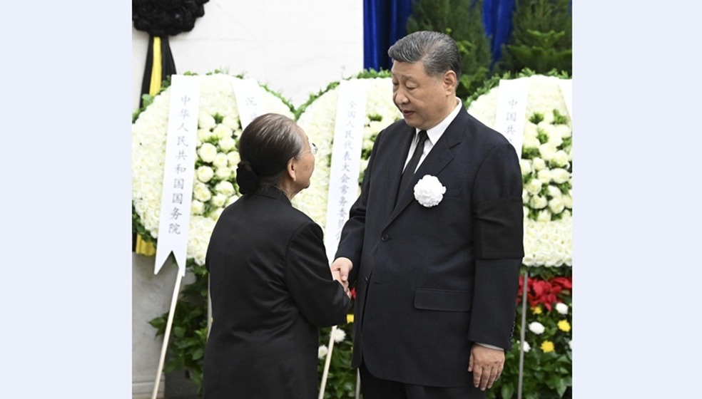 热地同志遗体在京火化