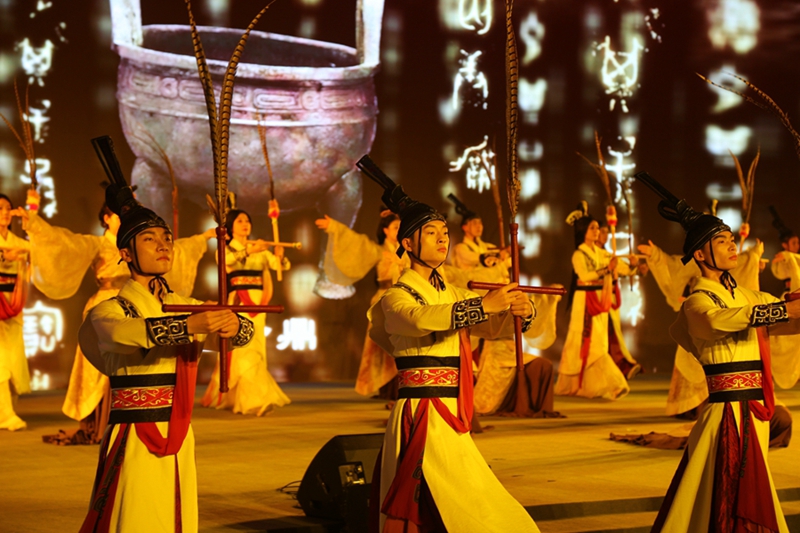 新华网评：从新时代文化建设，探寻“何以中国”的密码