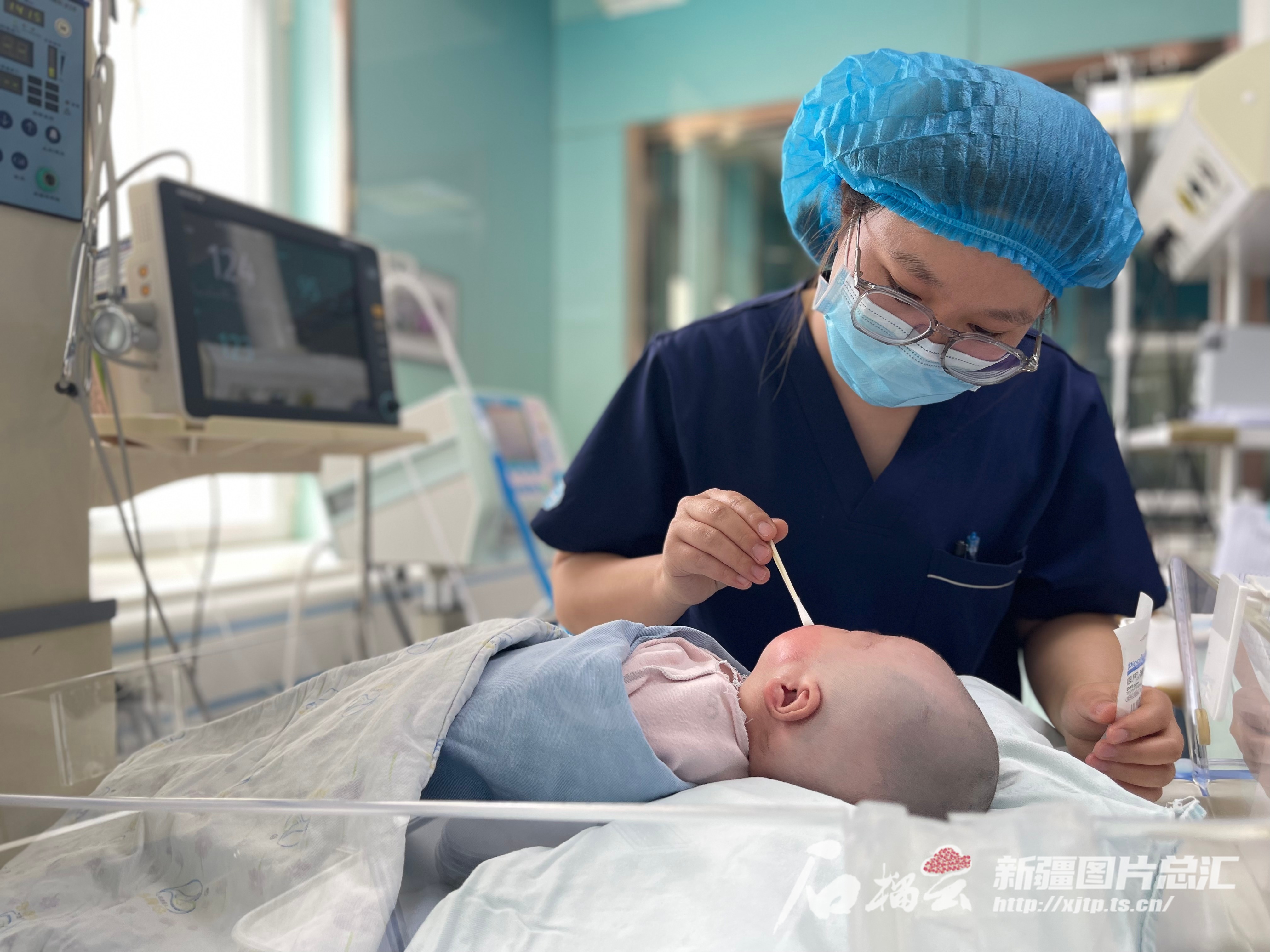 怎么使用转运呼吸机出生28天 11个小时转运 先心病宝宝摘下呼吸机“闯关成功”_https://www.jmylbn.com_新闻资讯_第1张