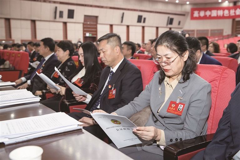 当以新篇赴新程——昌吉州政协十三届四次会议开幕会侧记