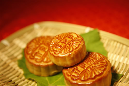 中国人过中秋节为什么要吃月饼？