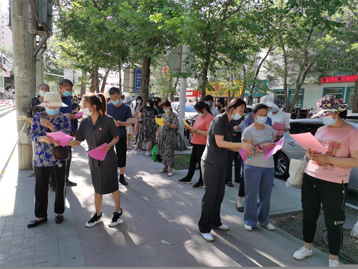 州法院机关党委开展普法宣传志愿服务活动.jpg