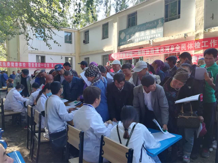 组织州、县两级医疗专家到基层卫生院开展传帮带及义诊活动.jpg 组织州、县两级医疗专家到基层卫生院开展传帮带及义诊活动.jpg