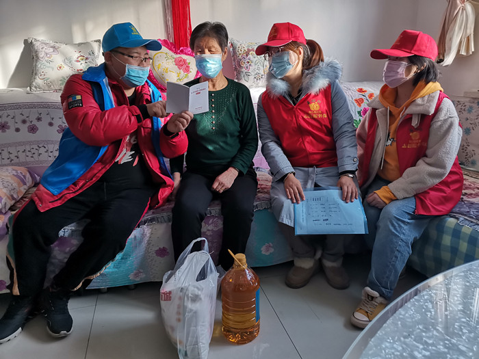木垒县578志愿服务项目志愿者前往居民家中宣传第三次中央新疆工作座谈会精神.jpg