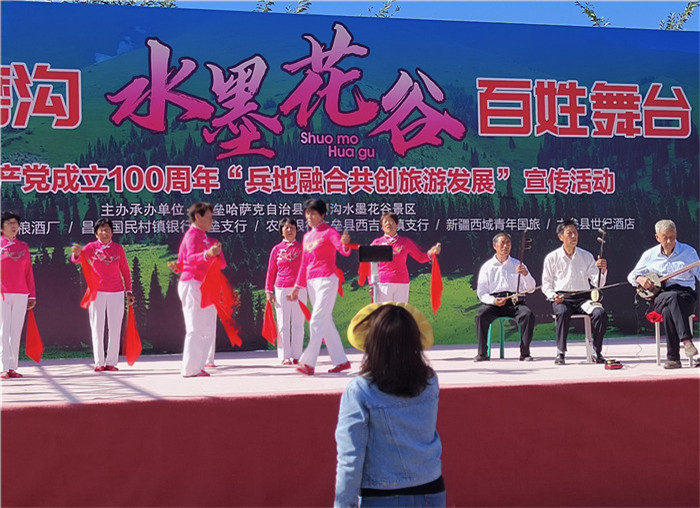 州国资委“访惠聚”工作队队员直播进行时.jpg