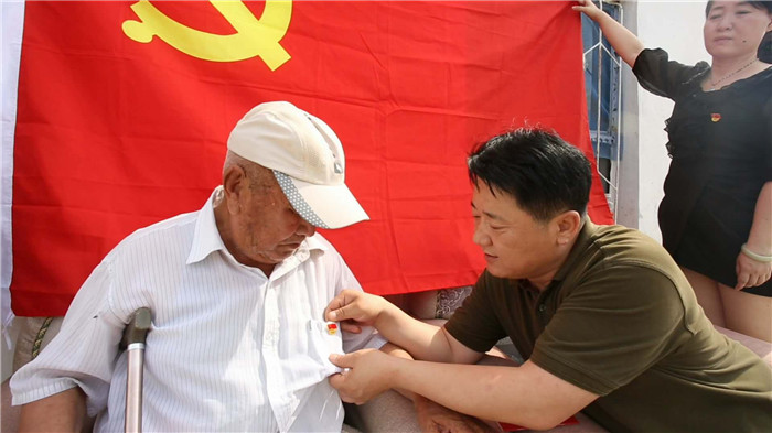 4.开展“珍惜红色幸福 感恩奉献爱心”活动 (2).jpg