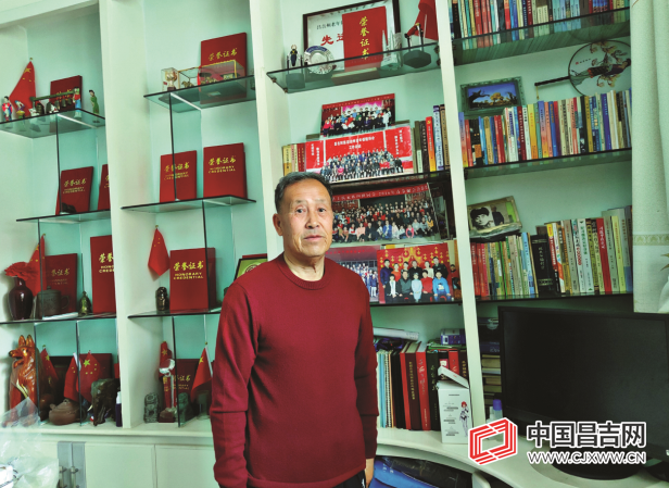 为群众服务不停歇——昌吉市世纪花园小区75岁老党员丁义仁热心为居民服务记事