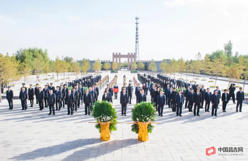 昌吉州举行烈士纪念日公祭活动 铭记历史缅怀先烈 红色基因万世传承