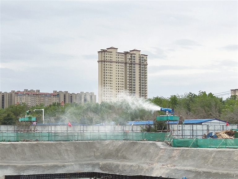 保护碧水蓝天 共建美好家园 | 昌吉市推动建筑工地文明绿色环保施工 多措并举治扬尘...