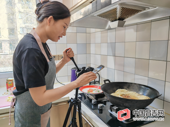 美食博主崔枝卉：唯有美食不可辜负