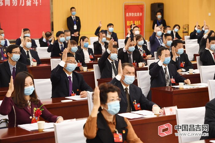 自治州十五届人大五次会议闭幕