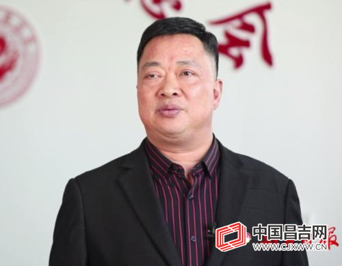 薛龙飞.jpg